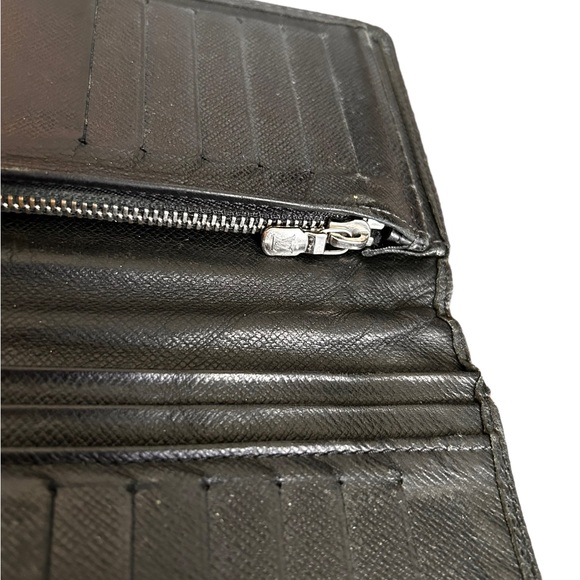 Louis Vuitton Black Taiga Brazza Bifold Long Wallet - Picture 9 of 16